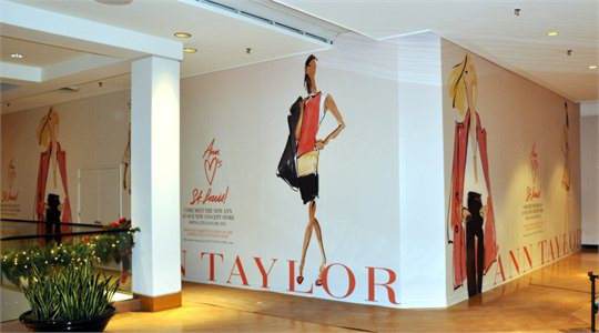 Ann Taylor Mall Barricade